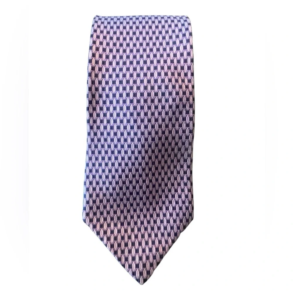 💜Elegant LORD & TAYLOR pure silk patterned men's tie in purple hues. Perfection!